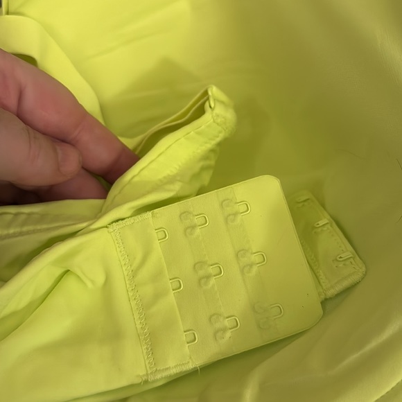 NWT- Skims.  Fits everybody T-shirt bra. Color: Green‎ Highlighter. Size: 40DDD - Picture 8 of 13